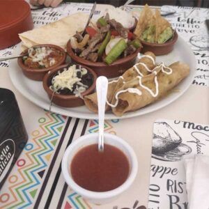 Comida mexicana "Surtidazo" de Los Bocoles, restaurante mexicano en Madrid