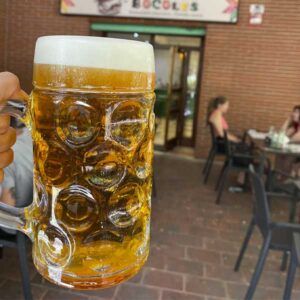 Vaso de litro de cerveza en Los Bocoles, restaurante mexicano en Madrid, 3C